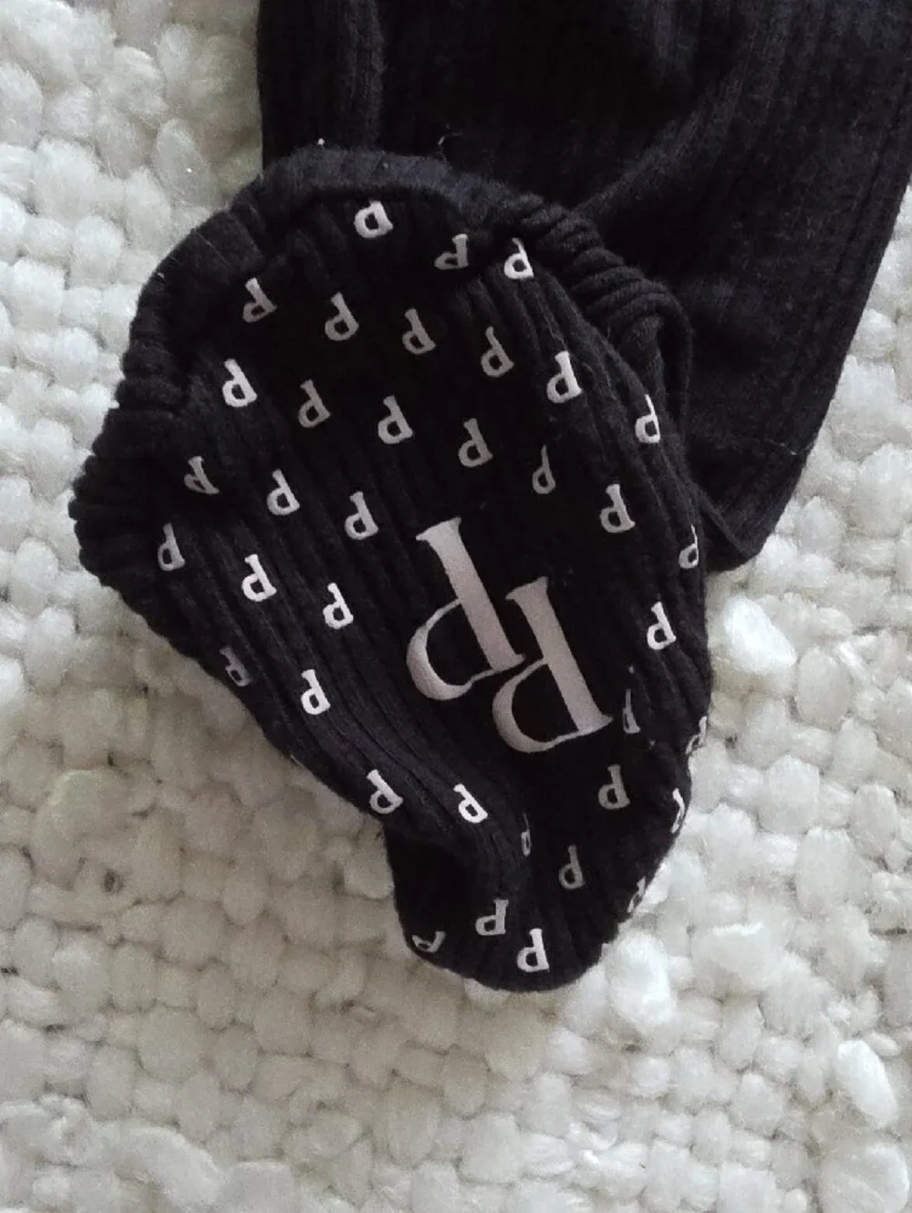 Posh Peanut soft black